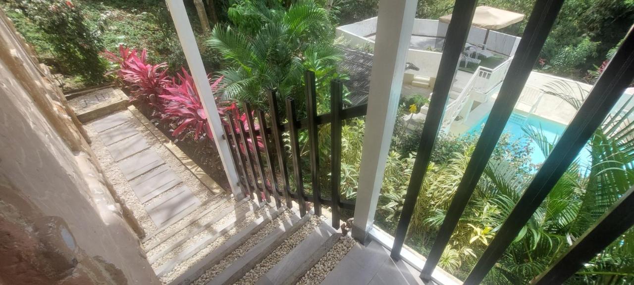 Appartamento A Touch Of Pink Secret Garden Puerto Princesa Esterno foto